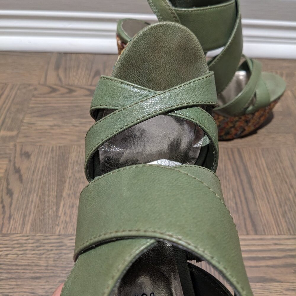 Charles by Charles David Green Platform Sandals Shoes & Matching Clutch Set - Picture 9 of 14